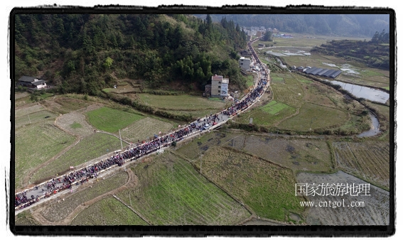 1700桌合攏宴，總長3.7公里，10380人同桌就餐，創(chuàng)歷史之最