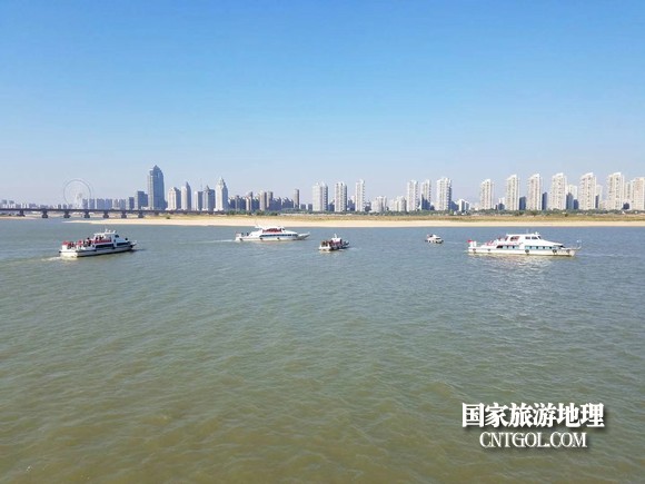 江西開展呵護(hù)一湖清水，嚴(yán)厲打擊非法采砂行動(dòng)（圖）