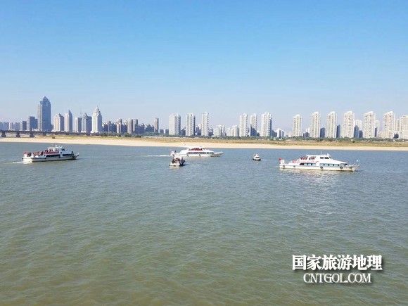 江西開展呵護(hù)一湖清水，嚴(yán)厲打擊非法采砂行動(dòng)（圖）